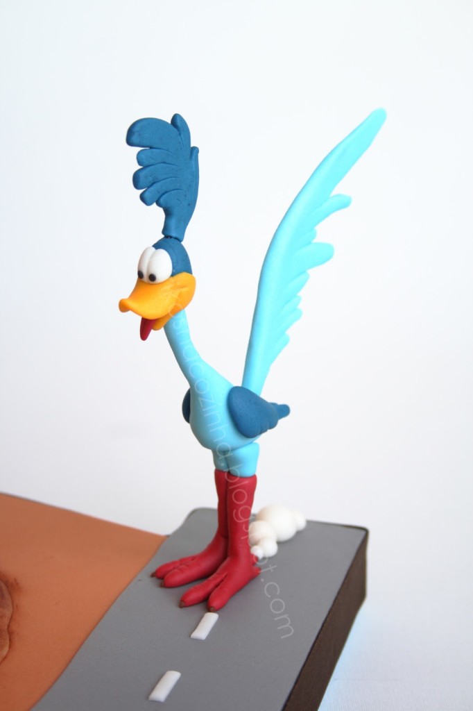 Coyote and Road Runner cake 05
