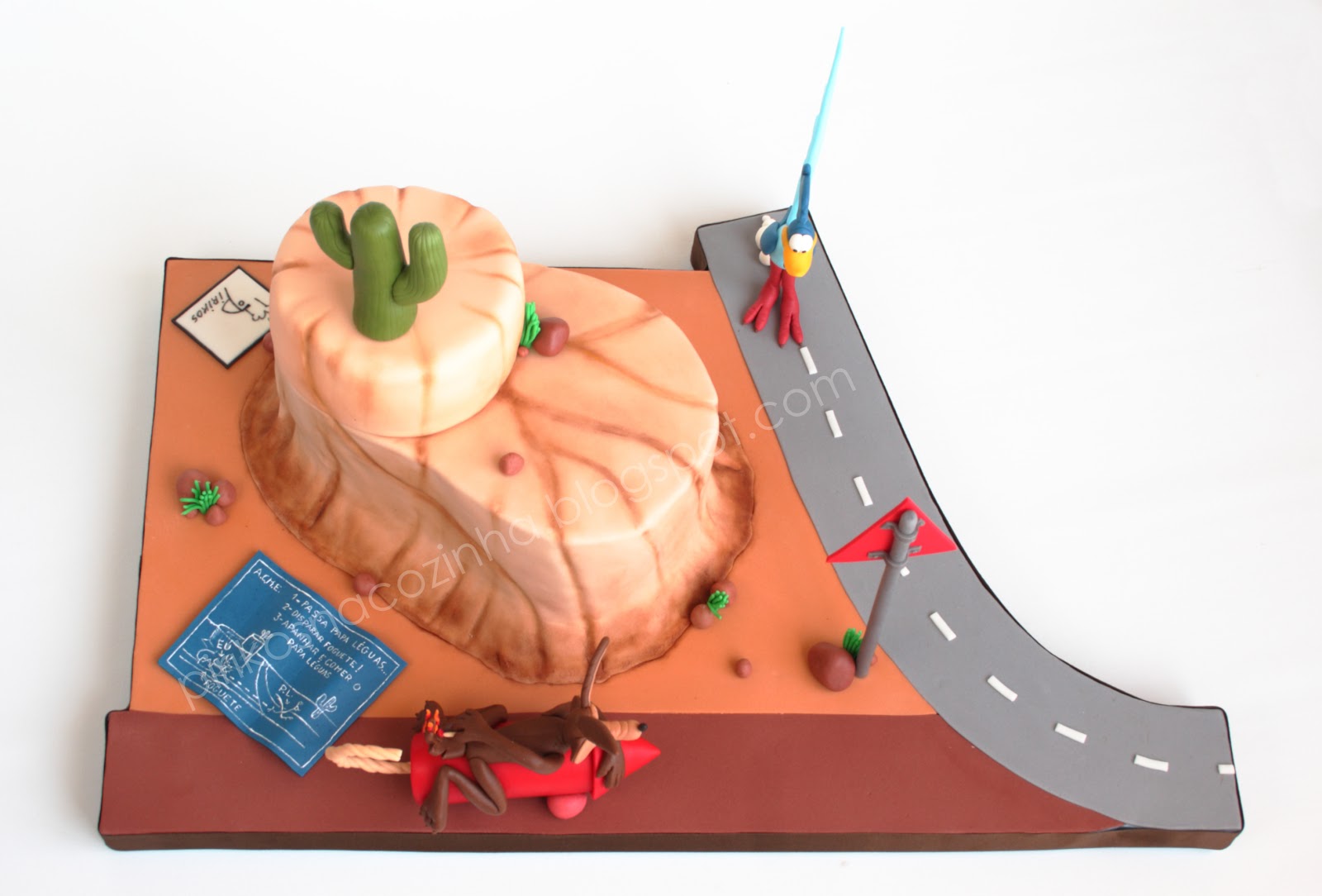 Coyote and Road Runner cake 06